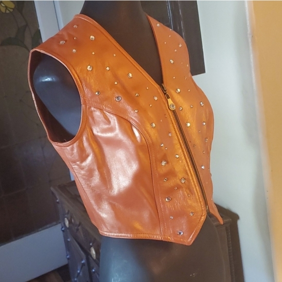 Isabel Vest/Top - Picture 2 of 4